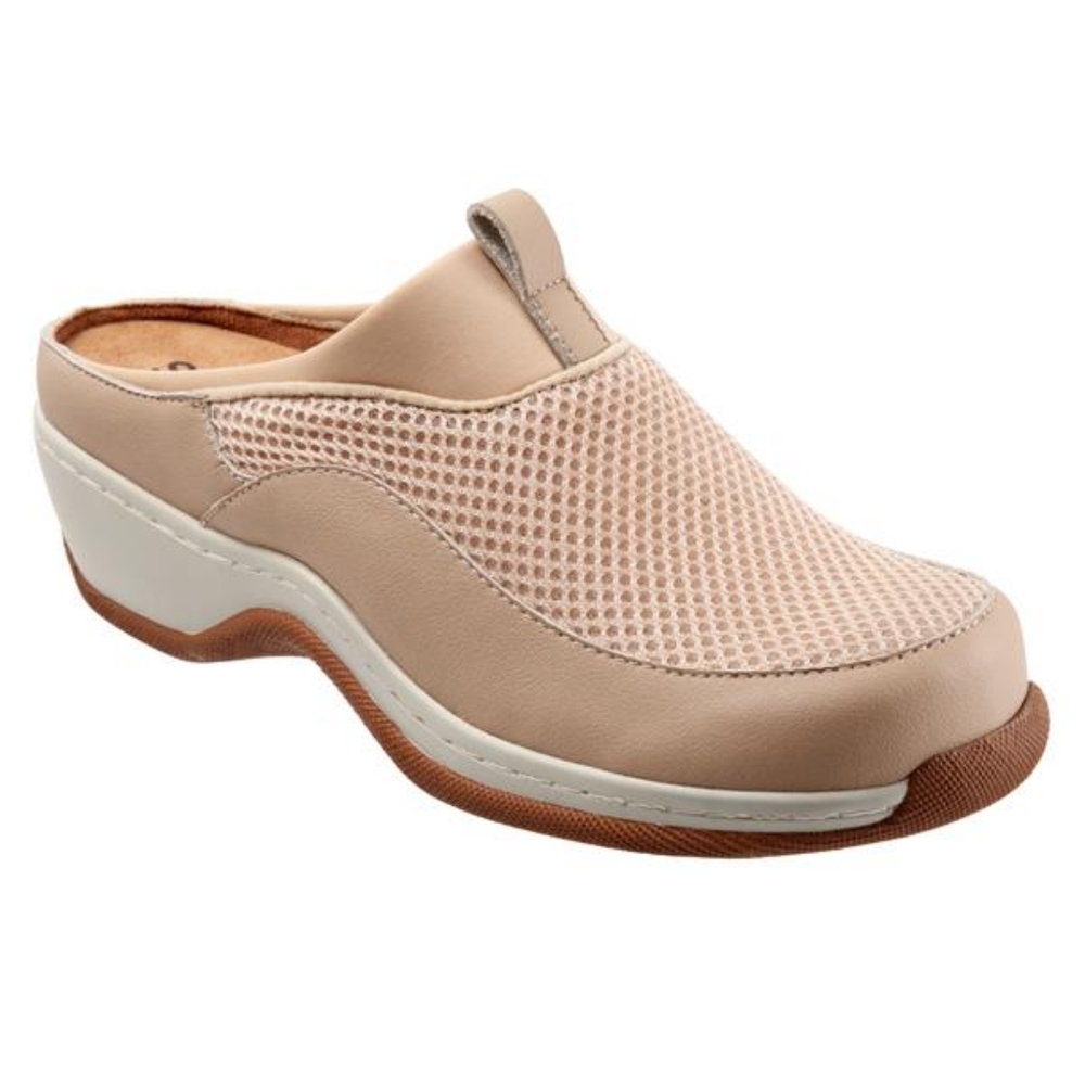 SoftWalk Aberdeen Wide Clogs